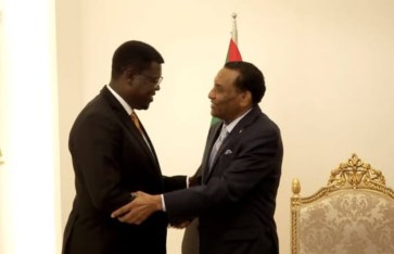 رئيس الوزراء يلتقي وزير خارجية جنوب السودان لبحث تعزيز التعاون المشترك