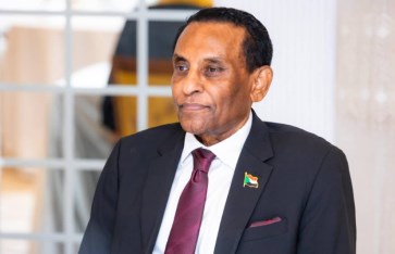 الدكتور كامل إدريس رئيس مجلس الوزراء الدكتور كامل إدريس رئيس مجلس الوزراء