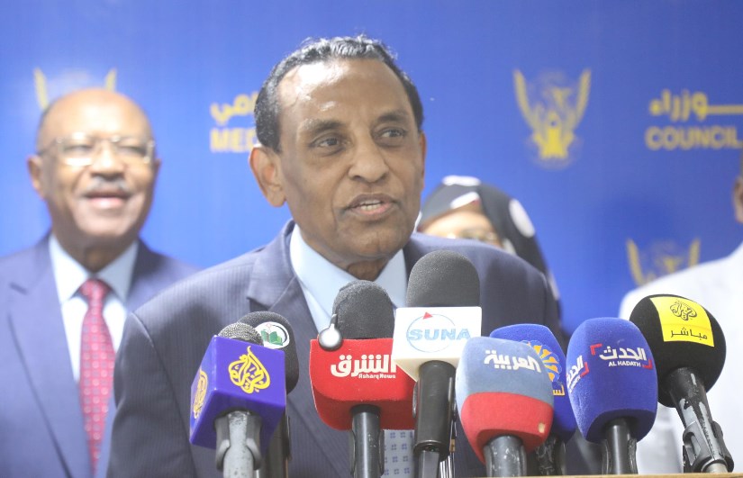 رئيس الوزراء كامل إدريس رئيس الوزراء كامل إدريس