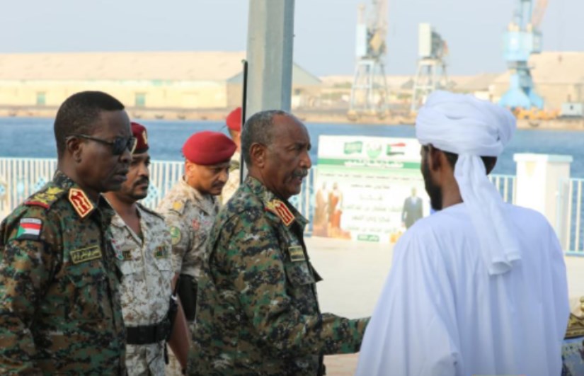 البرهان وكباشي يقدمان واجب العزاء في ناظر عموم قبائل دار حمر البرهان وكباشي يقدمان واجب العزاء في ناظر عموم قبائل دار حمر