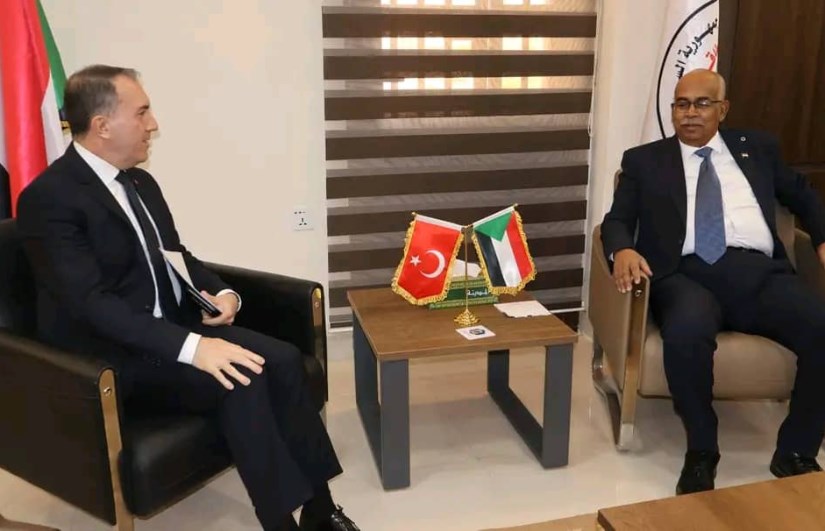 وزير الطاقة ينسق مع السفير التركي لزيارة أنقرة وتعزيز التعاون