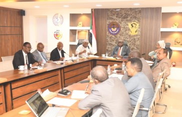 وزير المعادن يدشن الاجتماع الأول للجنة العليا للخطة الاستراتيجية لوزارة المعادن