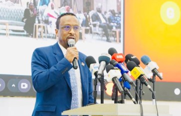 وزير الثقافة والإعلام والسياحة خالد الإعيسر