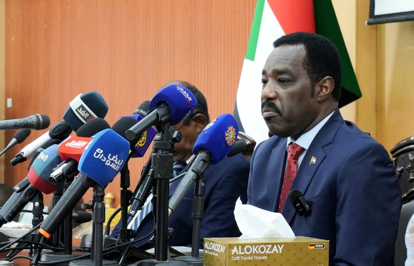 وزير الموارد البشرية والرعاية الاجتماعية، معتصم أحمد صالح