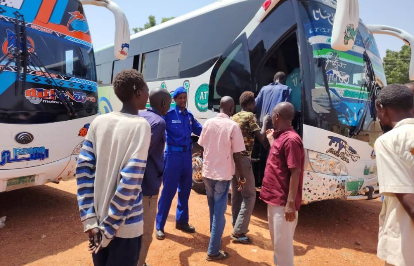 اجانب اجانب