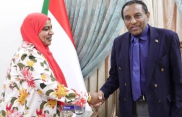 رئيس  الوزراء يُقيل د.منى على