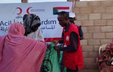 الهلال الأحمر يوزع مساعدات غذائية لـ350 أسرة متأثرة بالحرب بأم درمان