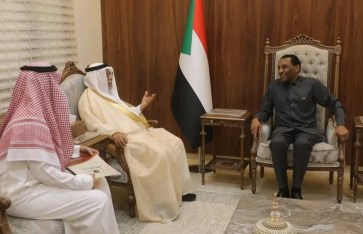 لقاء رئيس مجلس الوزراء السوداني والسفير السعودي
