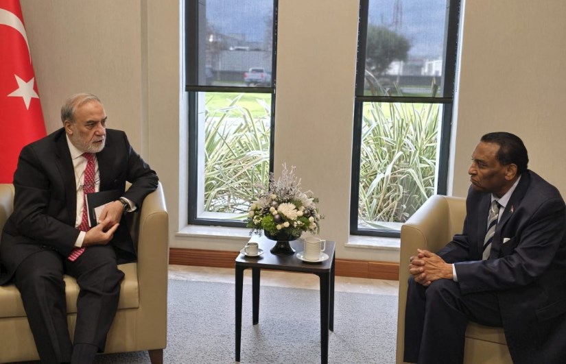 لقاء رئيس الوزراء بنائب وزير الخارجية التركي
