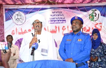 حفل تكريم ووداع عدد من عمداء الشرطة ويشيد بعطائهم الأمني