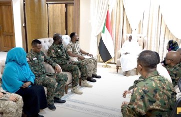  الدكتورة سلمى عبدالجبار المبارك مع وفد الهيئة الشعبية لنصرة القوات المسلحة