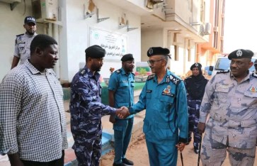 مدير عام الجمارك يتفقد رئاسة القوات ويشيد بالجاهزية والانضباط المؤسسي