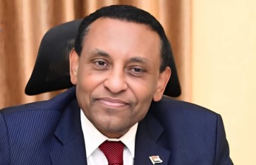 الدكتور كامل الطيب إدريس، رئيس مجلس الوزراء الانتقالي