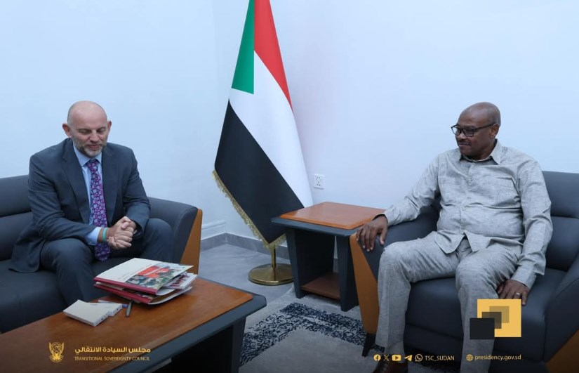 مستشار السيادة يلتقي رئيس بعثة الصليب الأحمر لبحث الأوضاع الإنسانية في السودان