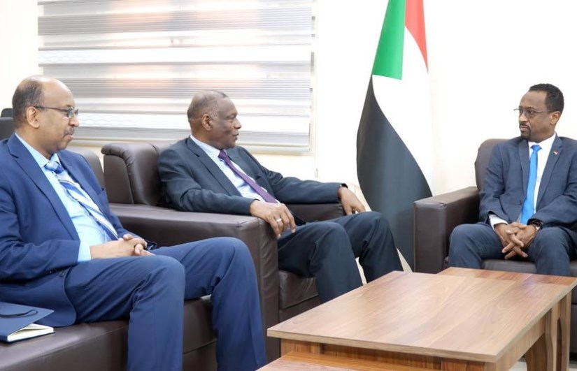 الأعيسر والسفير عمر محمد أحمد صديق