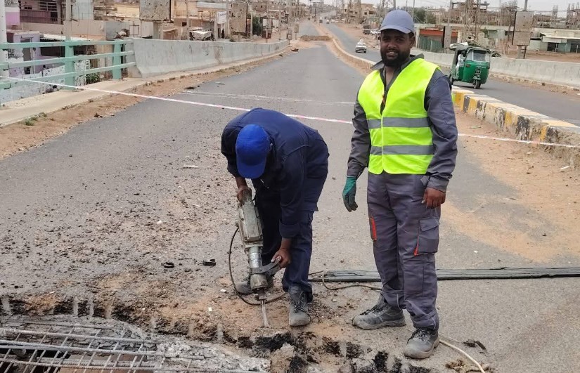 بدء أعمال تأهيل وصيانة جسر ود البشير بدء أعمال تأهيل وصيانة جسر ود البشير