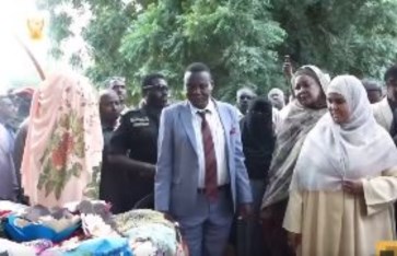 “عضو مجلس السيادة د. نوارة تفتتح مهرجان زهور الخريف ومعرض الحرف اليدوية بكسلا”