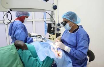 تدشين العمليات الجراحية بمستشفى الوالدين للعيون بأم درمان