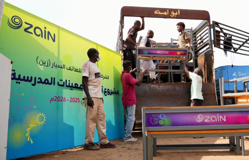 زين توزع وحدات إجلاس مدرسية زين توزع وحدات إجلاس مدرسية
