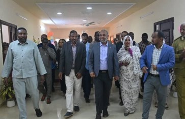 وزير الصحة الاتحادي خلال زيارة ميدانية إلى محلية أبوحمد بولاية نهر النيل