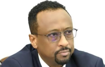 وزير الثقافة والإعلام والسياحة والآثار خالد الإعيسر