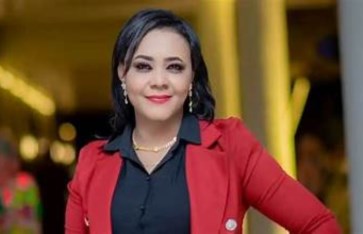 الفنانة السودانية مكارم بشير 