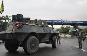 الجيش الكولومبي يحرس جسر سيمون بوليفار الدولي مع فنزويلا