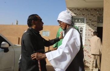 رئيس الوزراء يزور الفنان النور الجيلاني