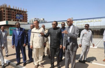 رئيس الوزراء يتفقد مطار الخرطوم