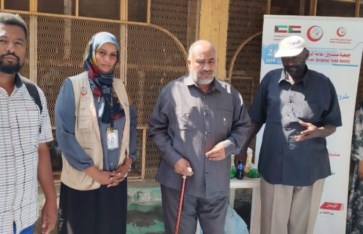 توزيع سلال غذائية للمتعايشين