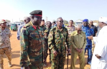 والي ولاية سنار وأعضاء حكومته، خلال زيارة تفقدية