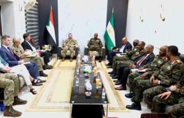 وفداً بريطانياً 