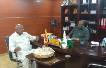 خلال الاجتماع