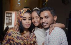 الفنانة إيمان الشريف والعازف إيهاب شيكو وابنتهما