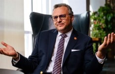 كبير مستشاري الرئيس الأمريكي للشؤون العربية والأفريقية