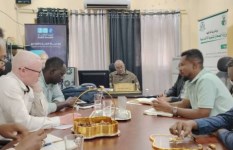 الدكتور أحمد الأمين آدم مع وفد إدارة الأمراض السارية