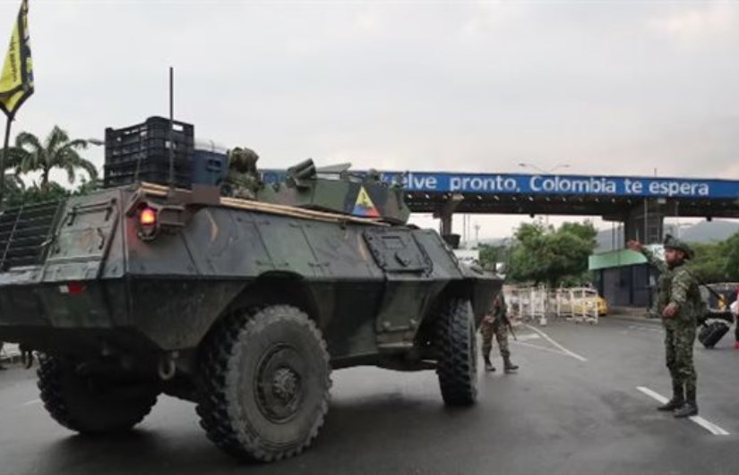 الجيش الكولومبي يحرس جسر سيمون بوليفار الدولي مع فنزويلا