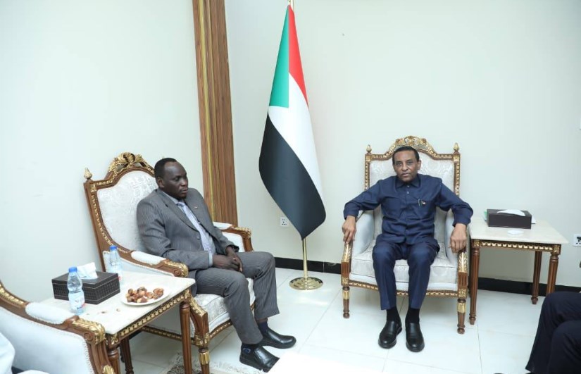 رئيس الوزراء يطلع على استعدادات موسم الحج 