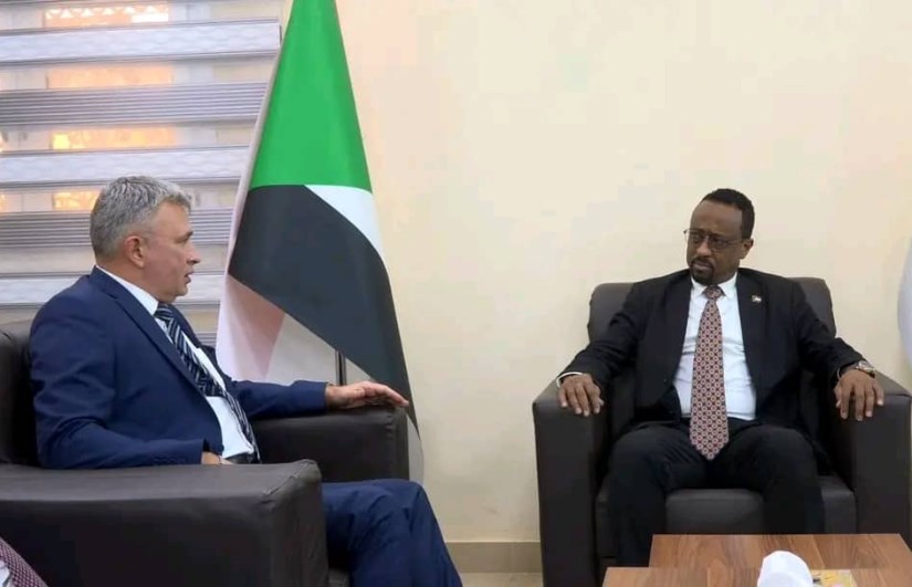 وزير الثقافة مع سفير روسيا