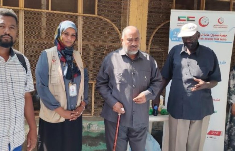 توزيع سلال غذائية للمتعايشين