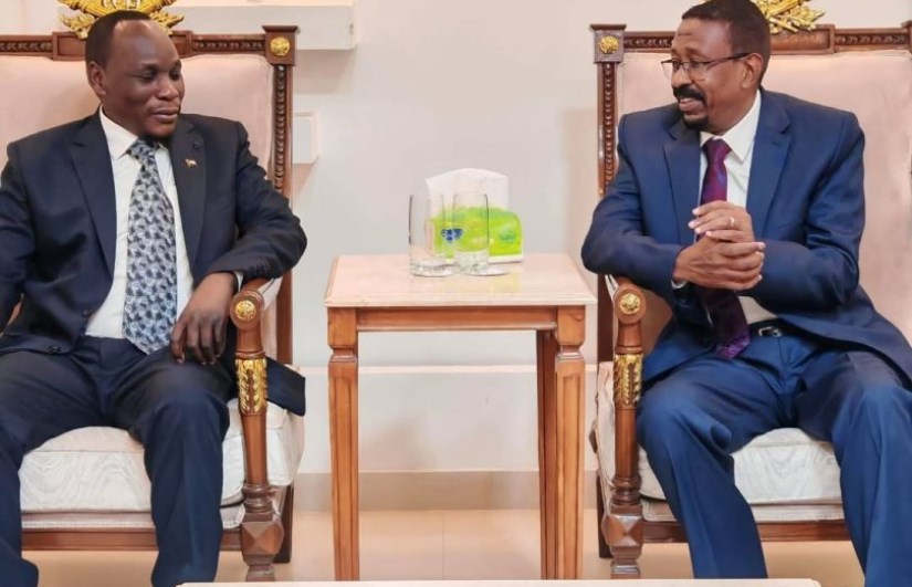  وزير الشؤون الدينية والأمين العام للحج والعمرة 