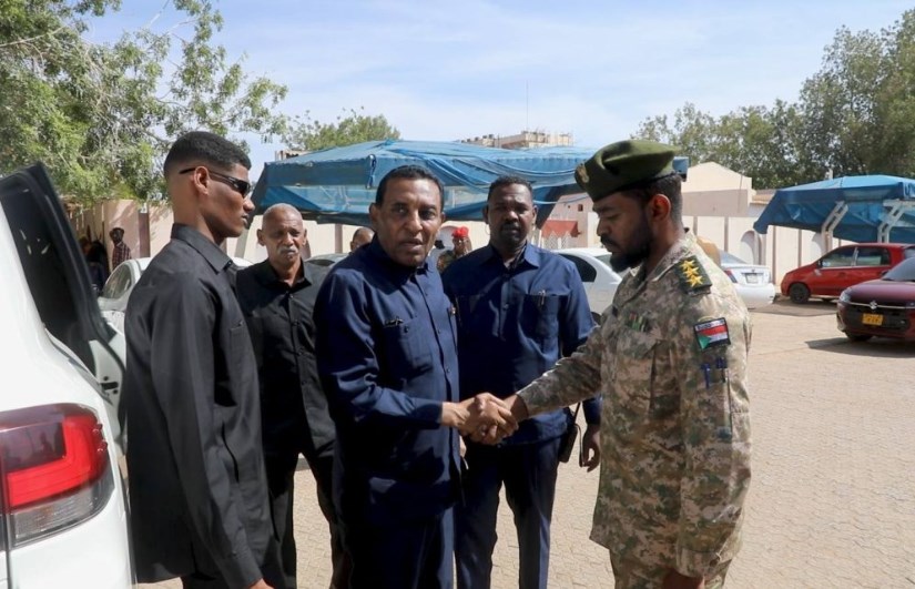 رئيس الوزراء يتفقد جرحى معركة الكرامة