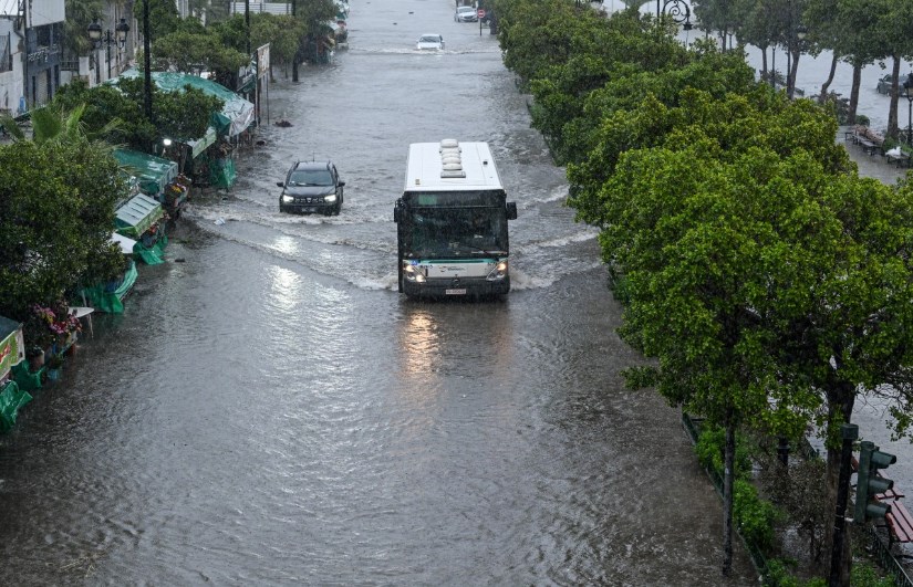 سيول عنيفة تضرب تونس