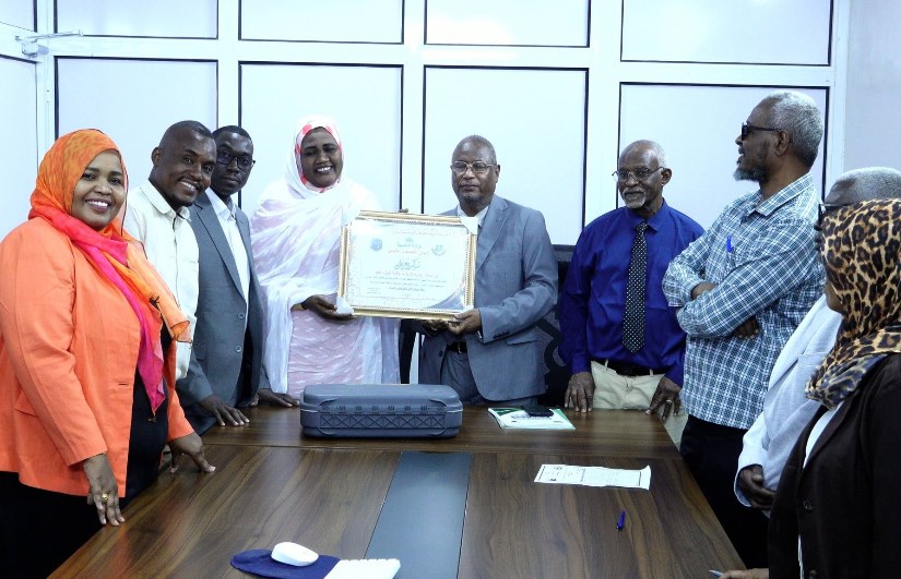 ولاية شرق دارفور تسلم حساباتها الختامية 