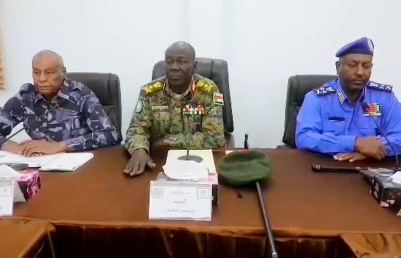 وزير الدفاع يرأس اجتماع لجنة ضبط الأمن