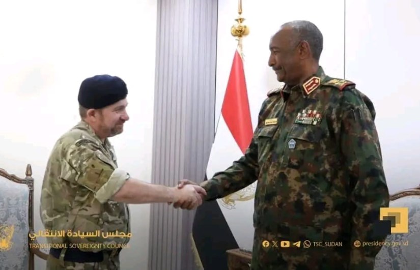 رئيس مجلس السيادة يستقبل كبير المستشارين البريطانيين