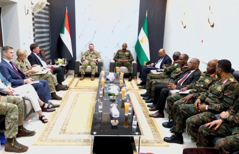 وفداً بريطانياً 