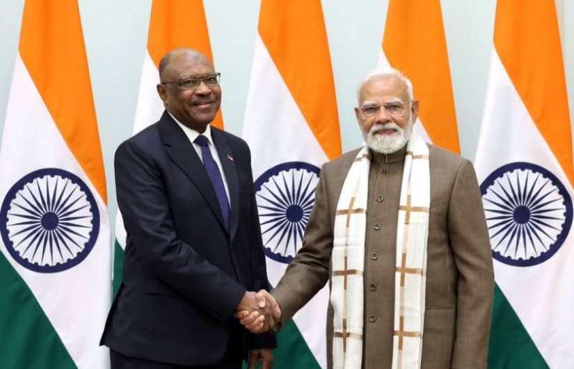 وزير الخارجية السوداني يلتقي رئيس الوزراء الهندي