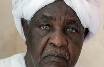 الأستاذ هاشم الطيب