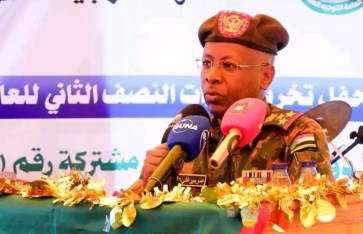 تخريج دورتي الحرب النفسية وصحافة الهاتف المحمول بمعهد التوجيه المعنوي